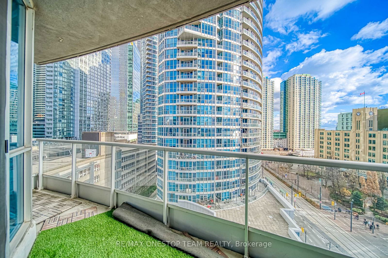 218 Queens Quay W, unit 1002 for rent