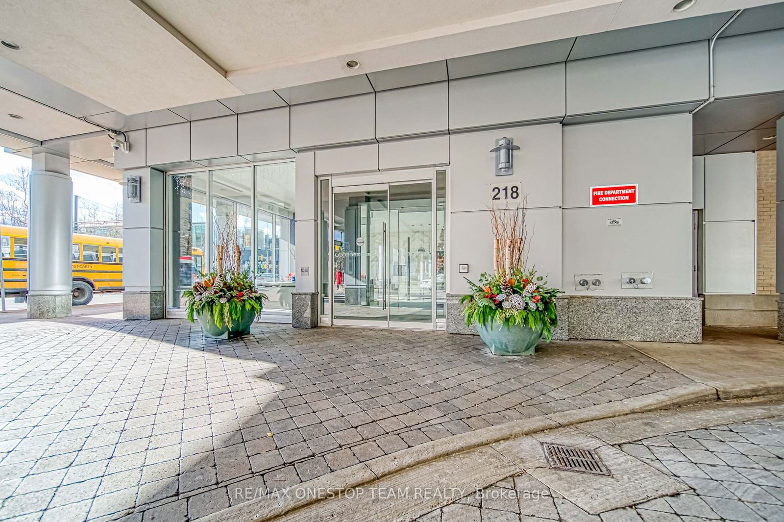 218 Queens Quay W, unit 1002 for rent