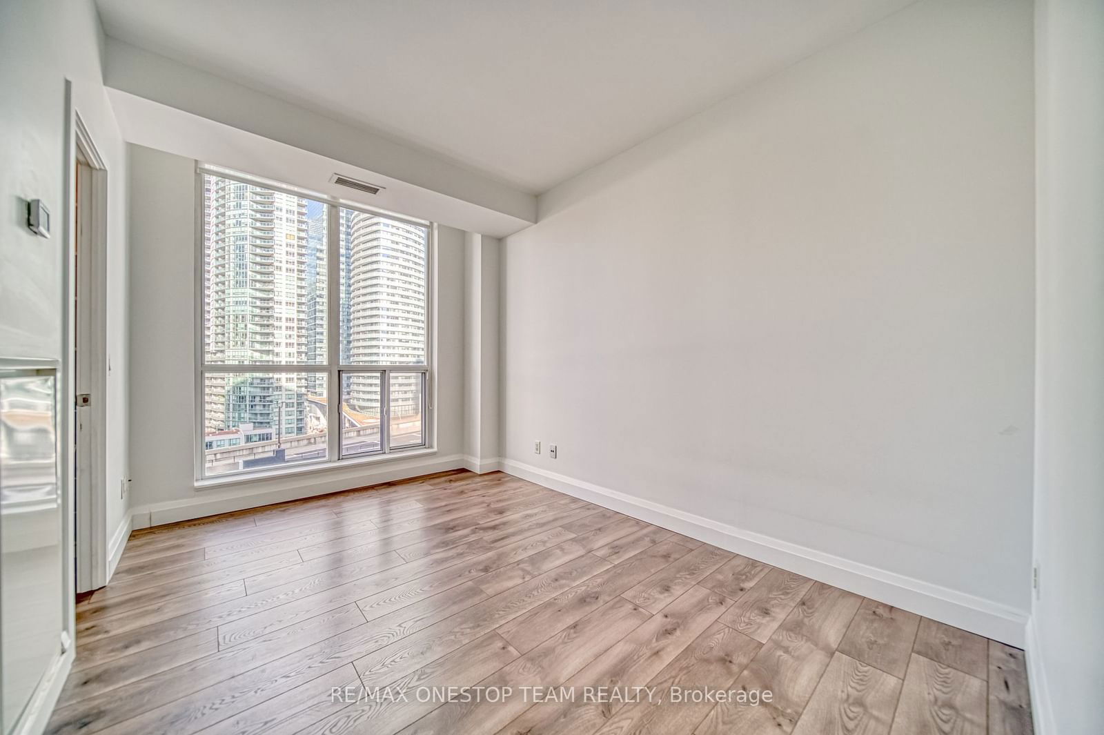 218 Queens Quay W, unit 1002 for rent