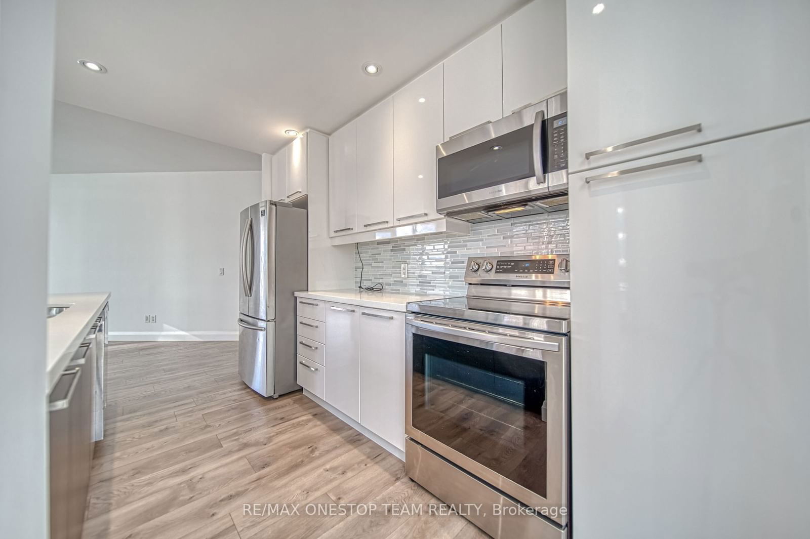 218 Queens Quay W, unit 1002 for rent