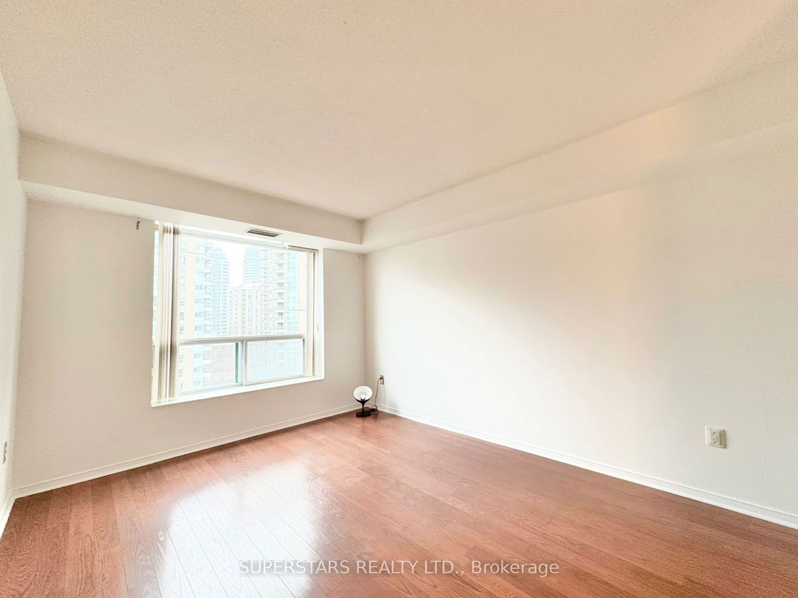 8 Pemberton Ave, unit 1005 for rent