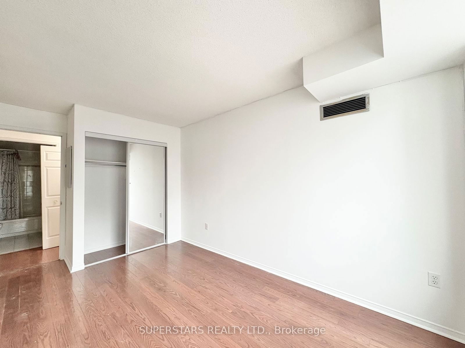 8 Pemberton Ave, unit 1005 for rent