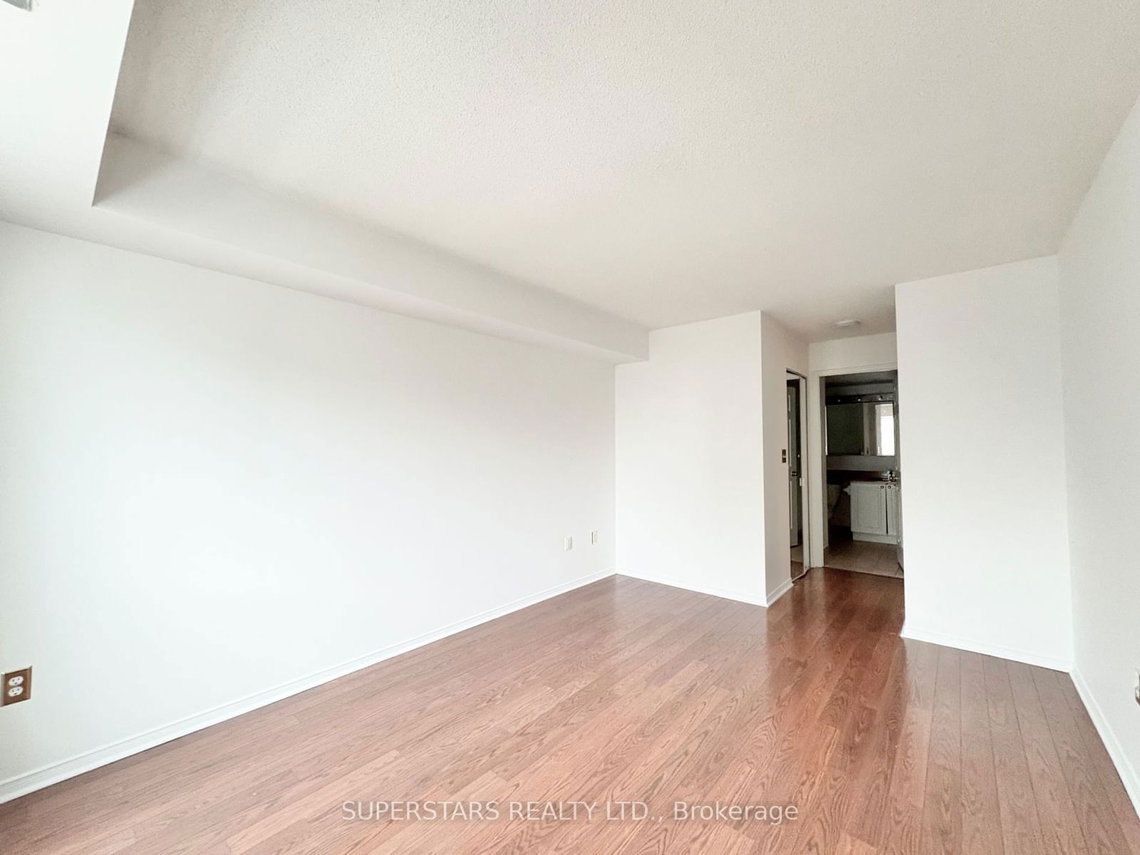 8 Pemberton Ave, unit 1005 for rent