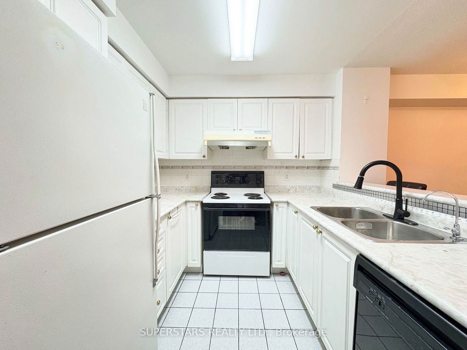 8 Pemberton Ave, unit 1005 for rent