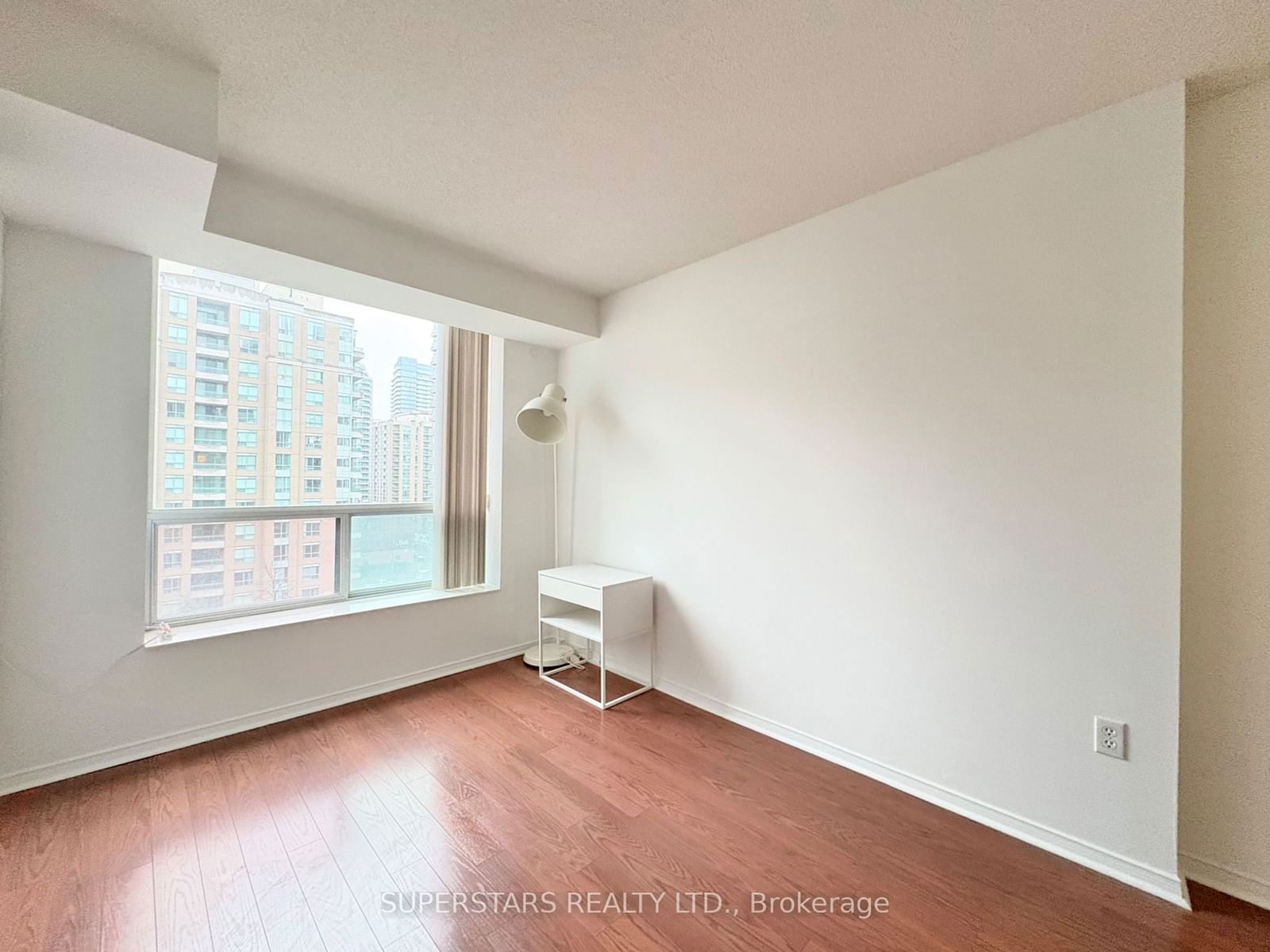 8 Pemberton Ave, unit 1005 for rent