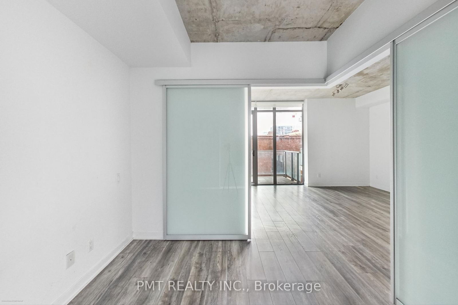 95 Bathurst St, unit 421 for rent