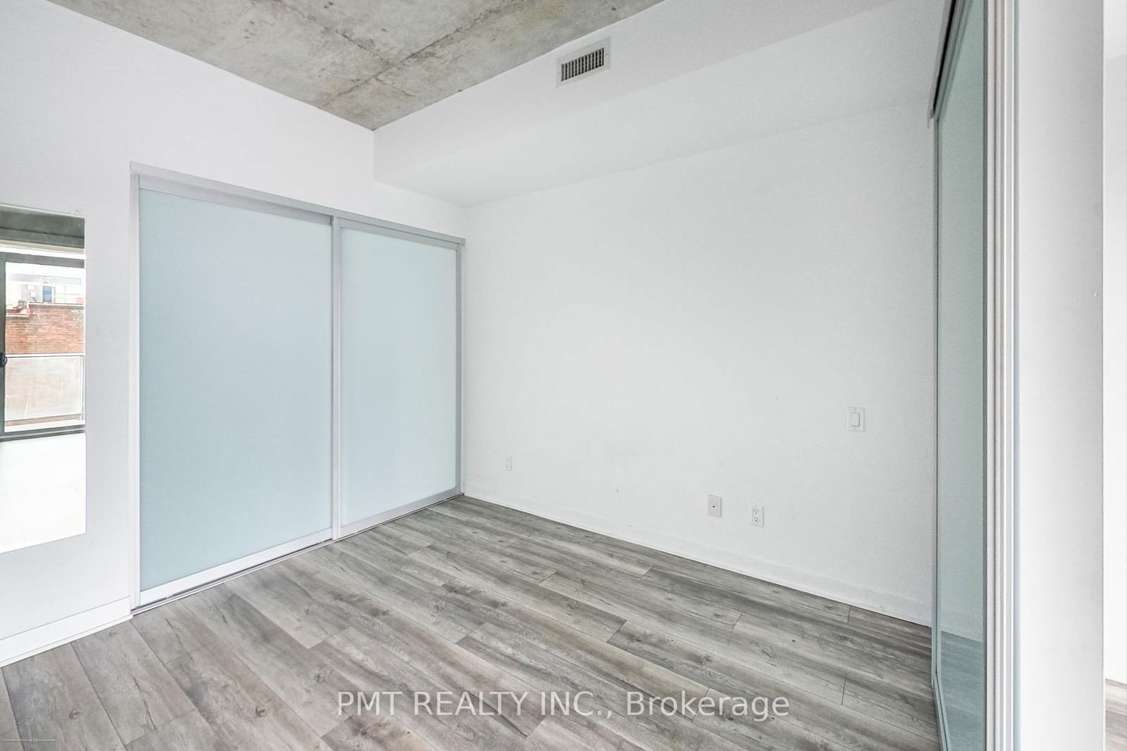 95 Bathurst St, unit 421 for rent