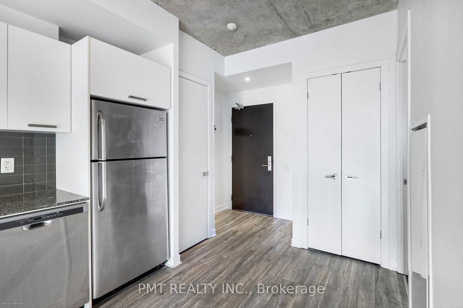 95 Bathurst St, unit 421 for rent