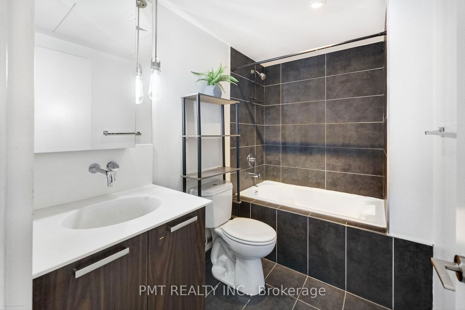 95 Bathurst St, unit 421 for rent