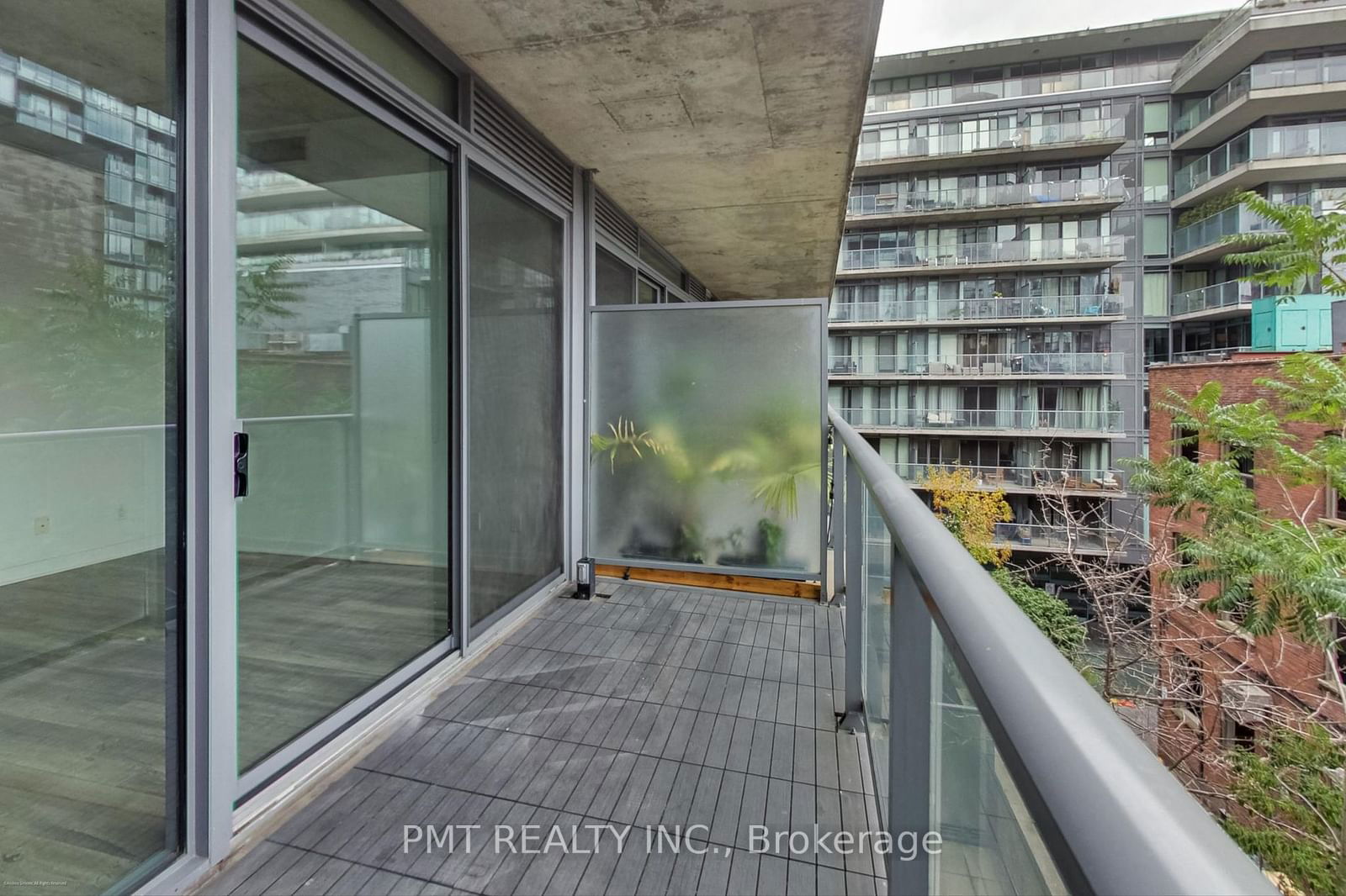 95 Bathurst St, unit 421 for rent