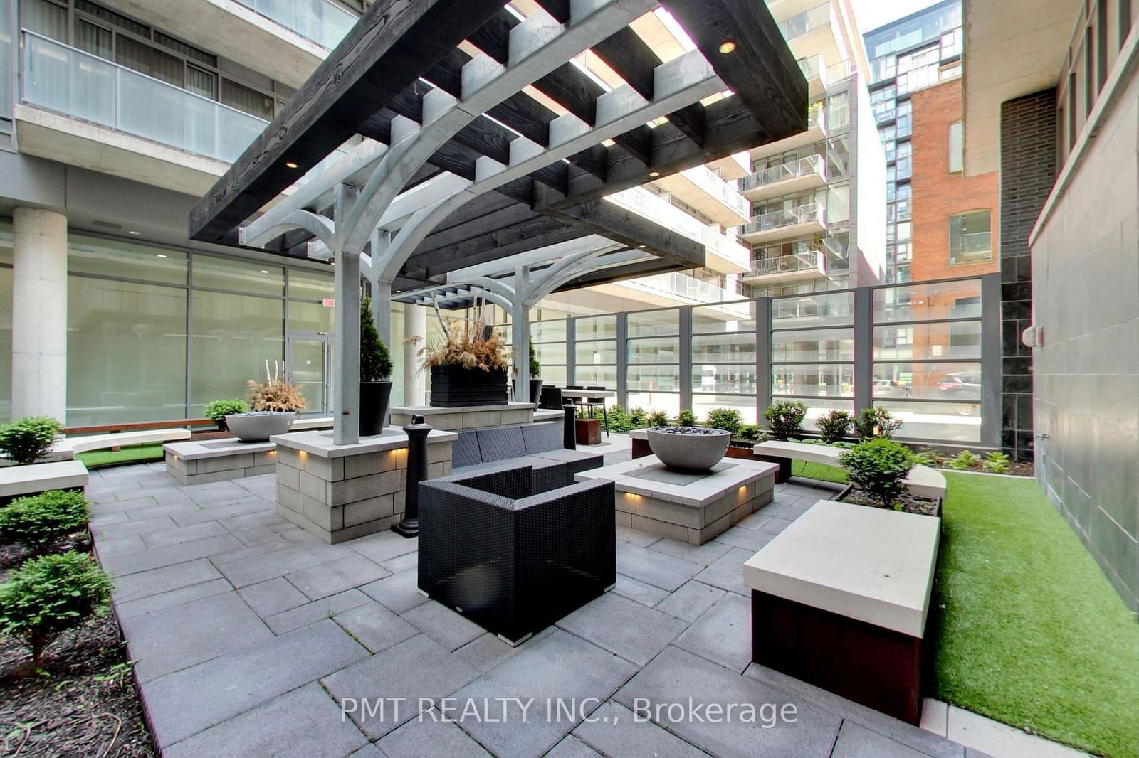 95 Bathurst St, unit 421 for rent