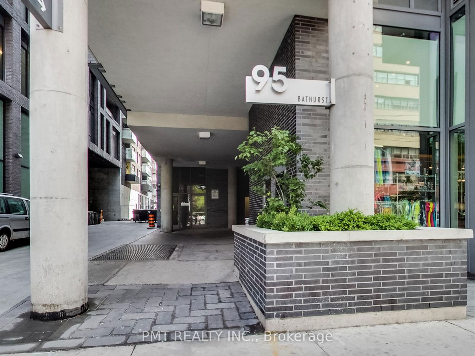 95 Bathurst St, unit 421 for rent