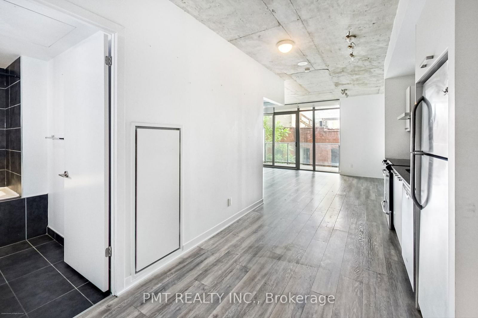 95 Bathurst St, unit 421 for rent