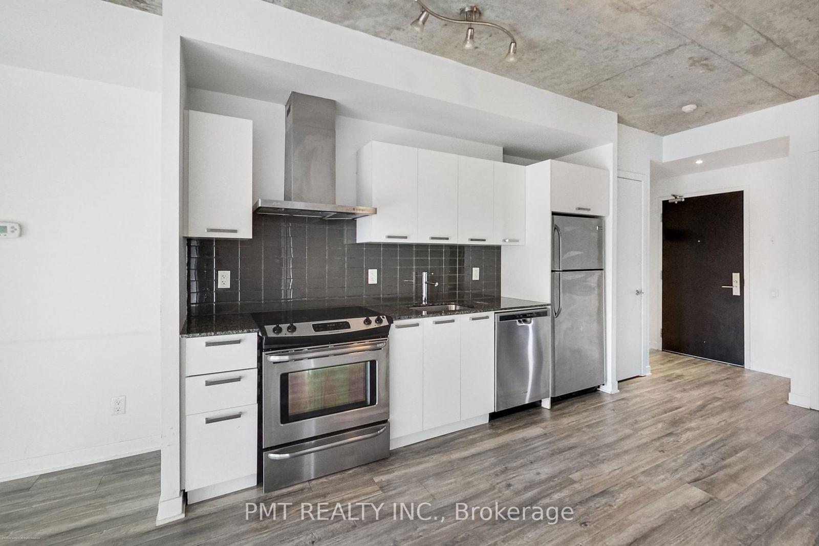 95 Bathurst St, unit 421 for rent