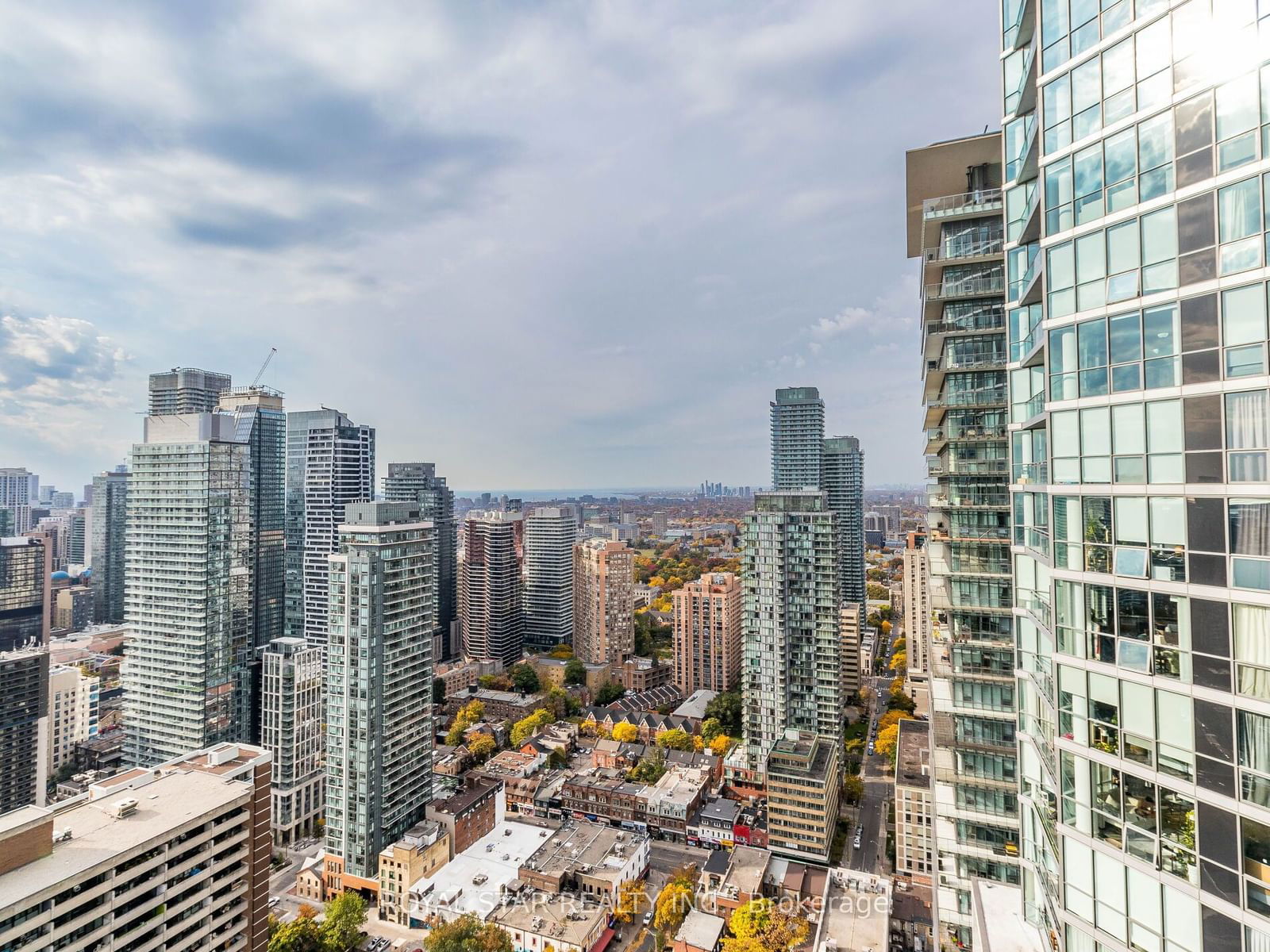 55 Charles St E, unit 3906 for rent