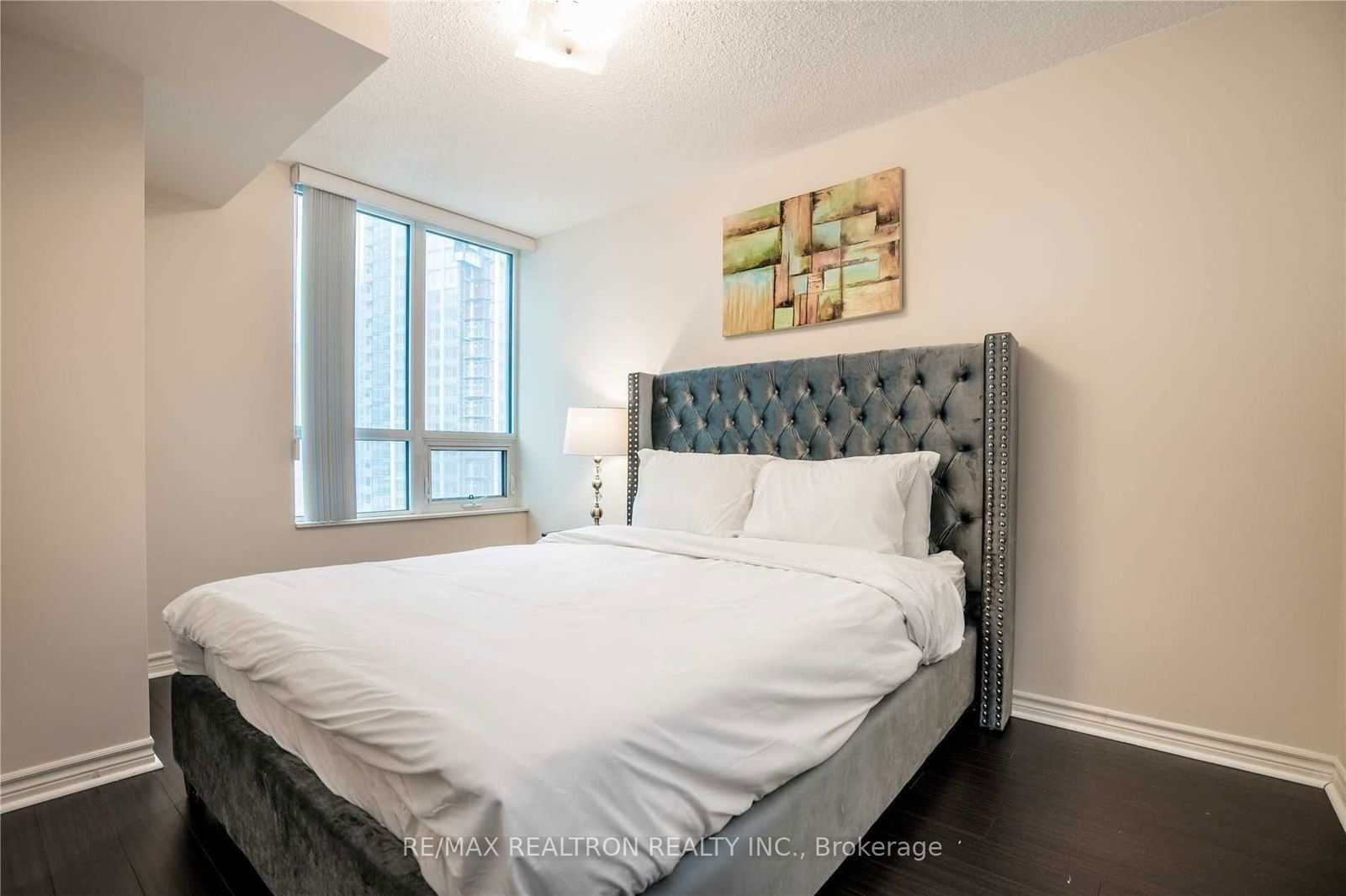 19 Grand Trunk Cres, unit 2709 for rent