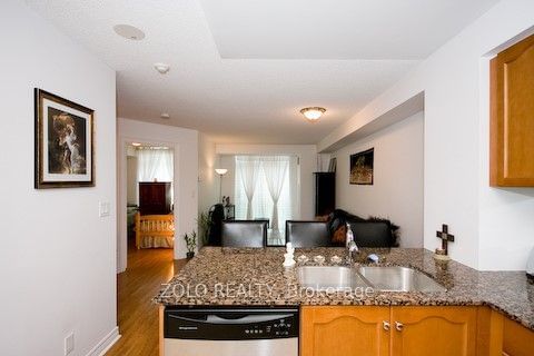 212 Eglinton Ave E, unit 811 for rent