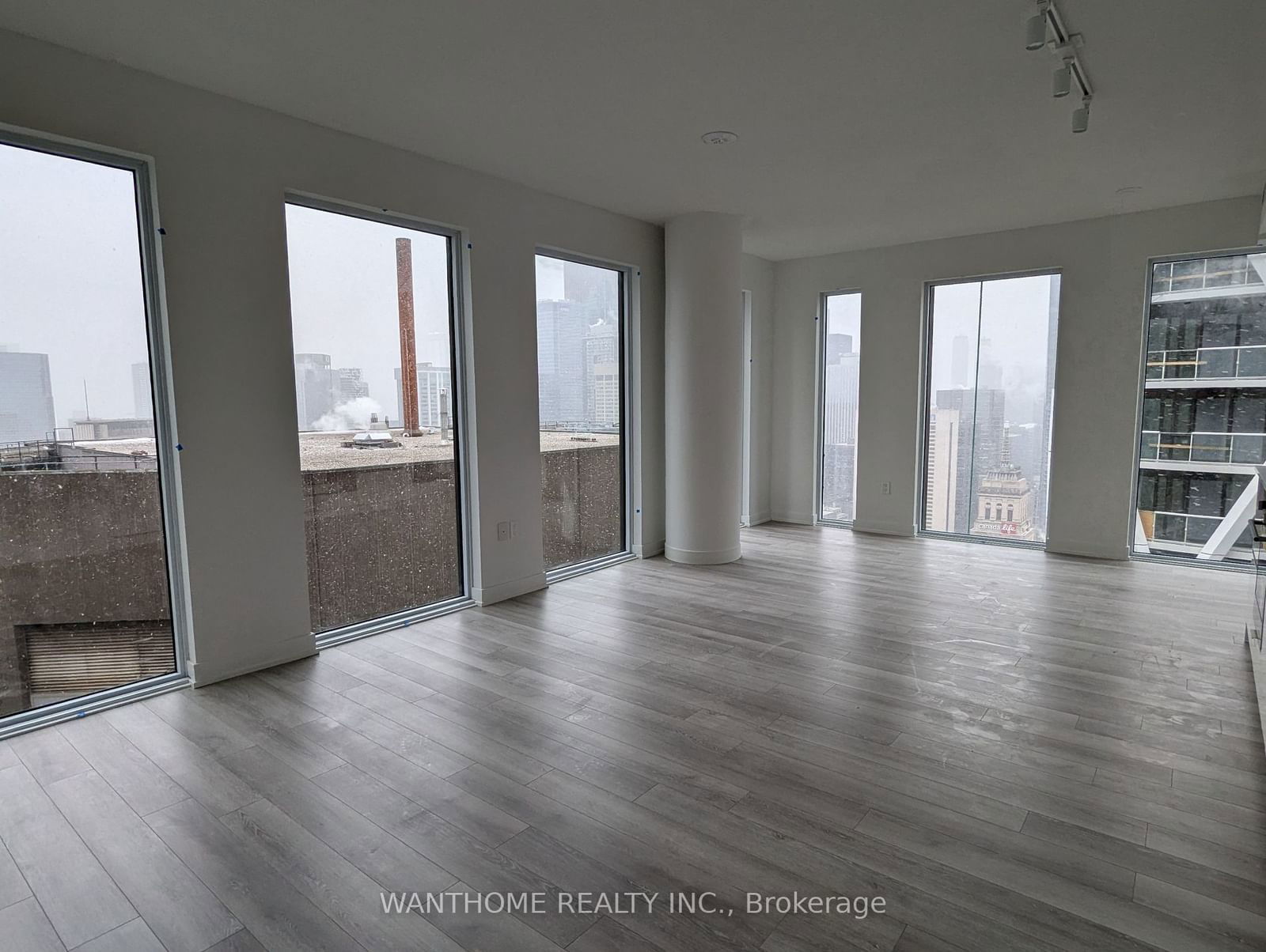 238 Simcoe St, unit 3404 for rent