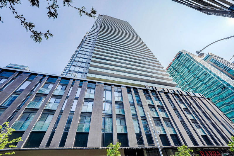 25 Richmond St E, unit 402 for rent