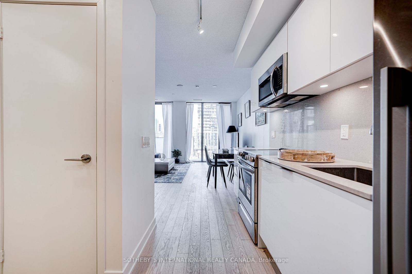 25 Richmond St E, unit 402 for rent