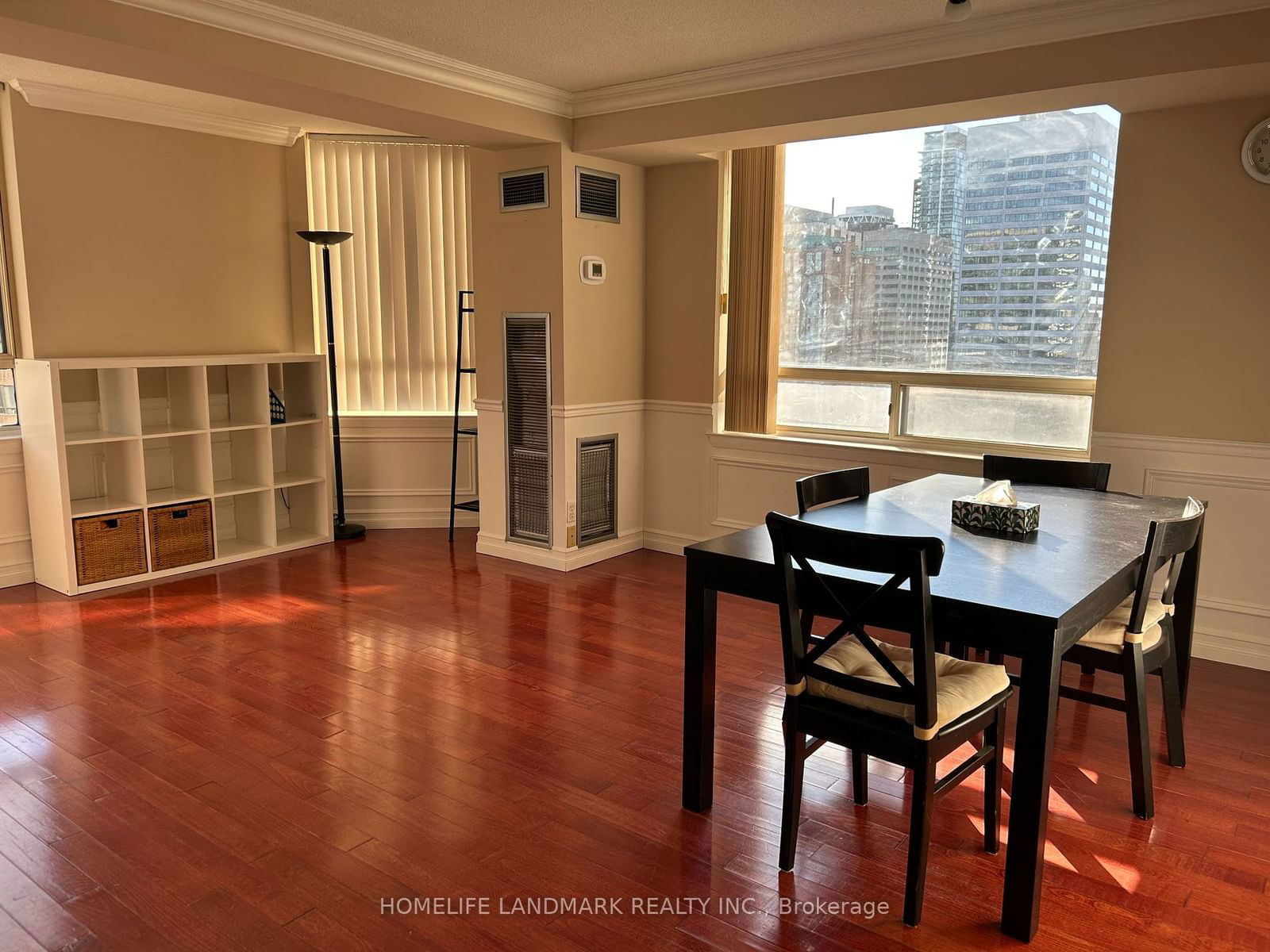 633 Bay St, unit 2011 for rent