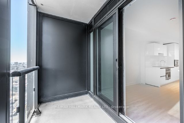 238 Simcoe St, unit 3107 for rent