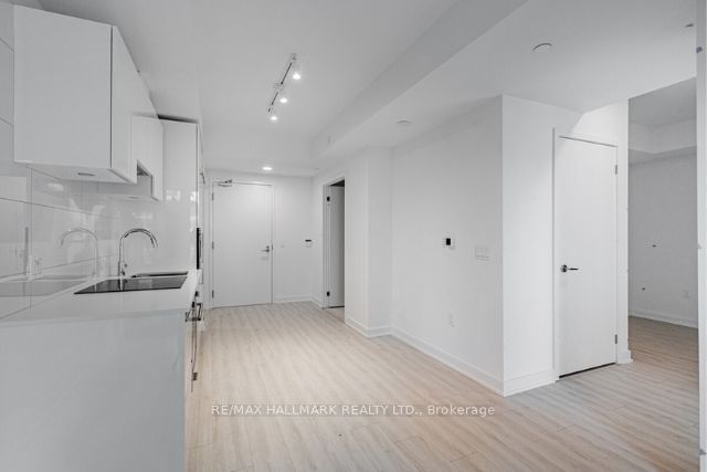 238 Simcoe St, unit 3107 for rent