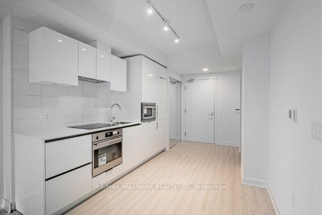 238 Simcoe St, unit 3107 for rent