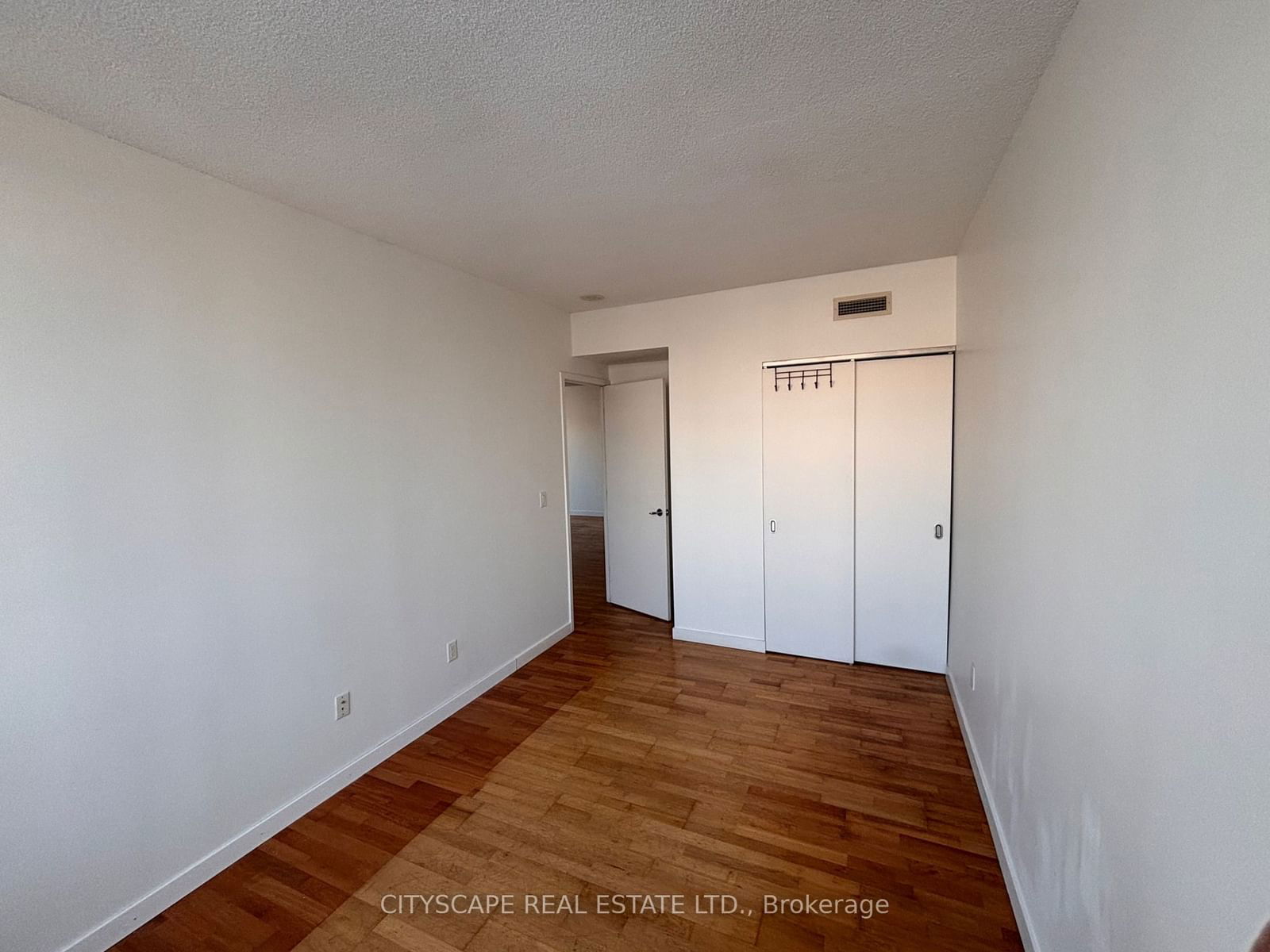 285 Mutual St, unit 1404 for rent