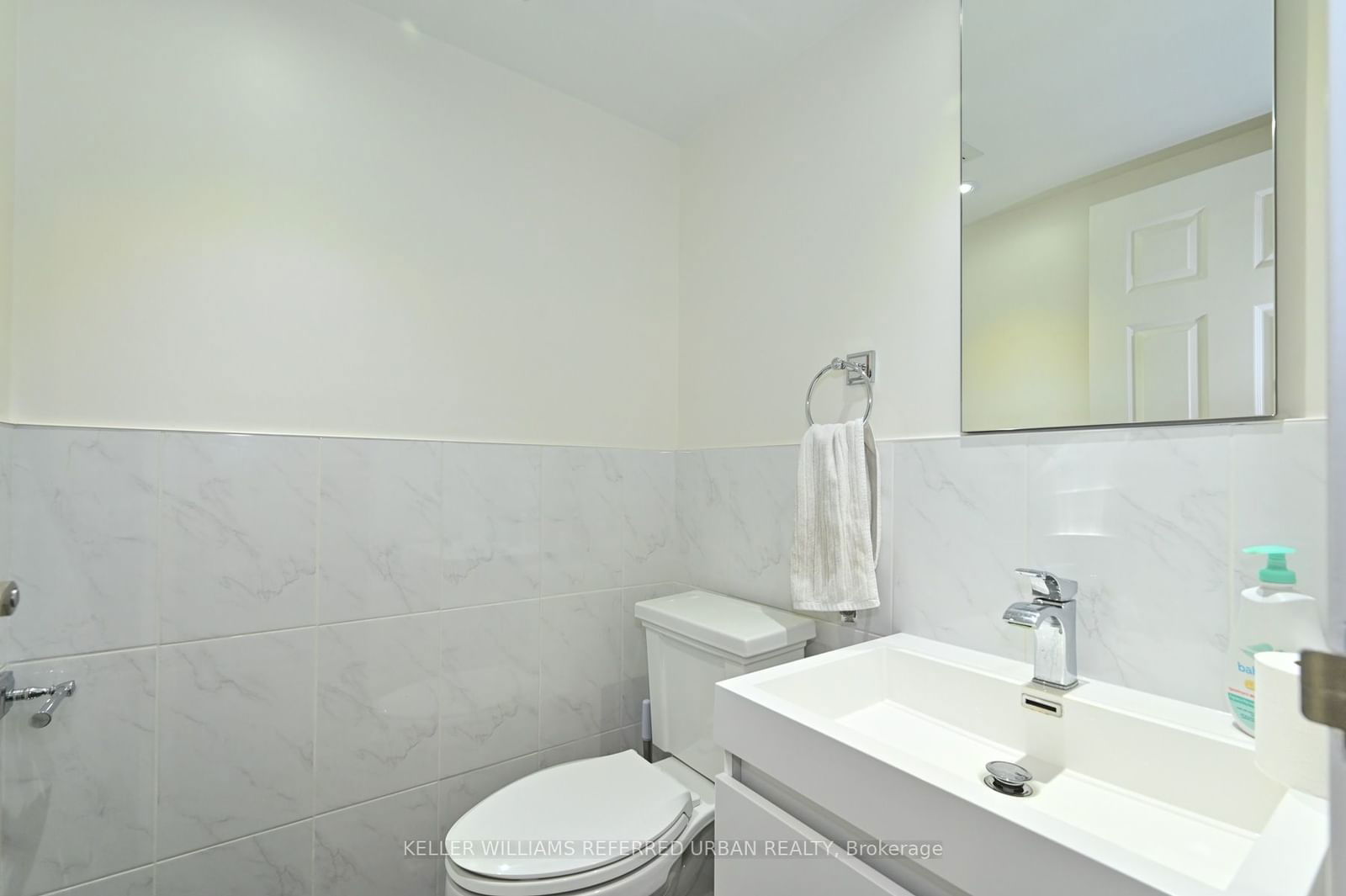 25 The Esplanade, unit 2103 for rent