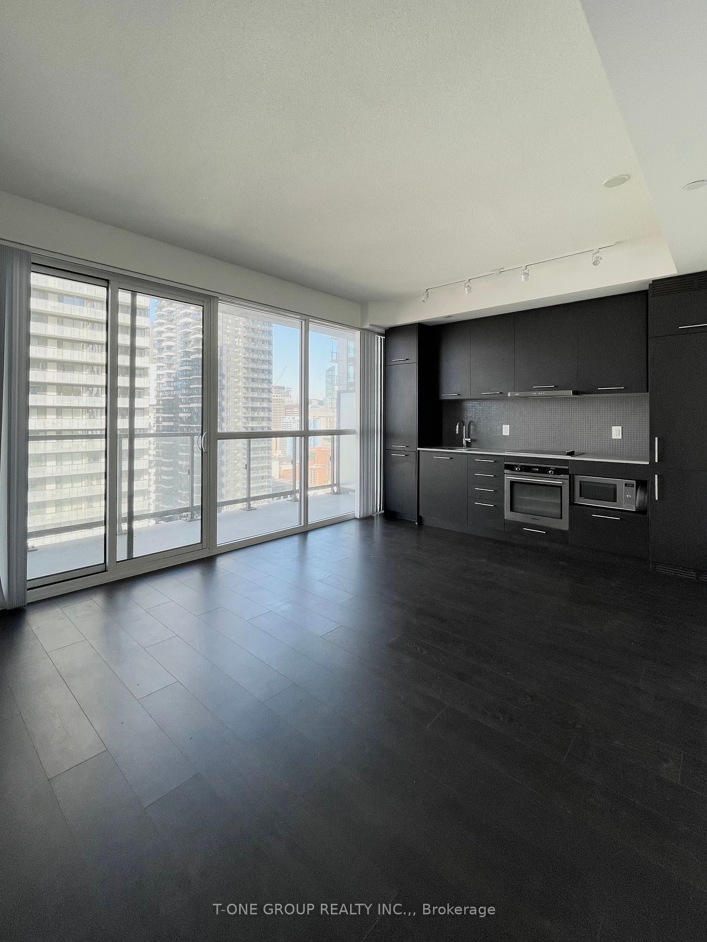 87 Peter St, unit 2807 for rent