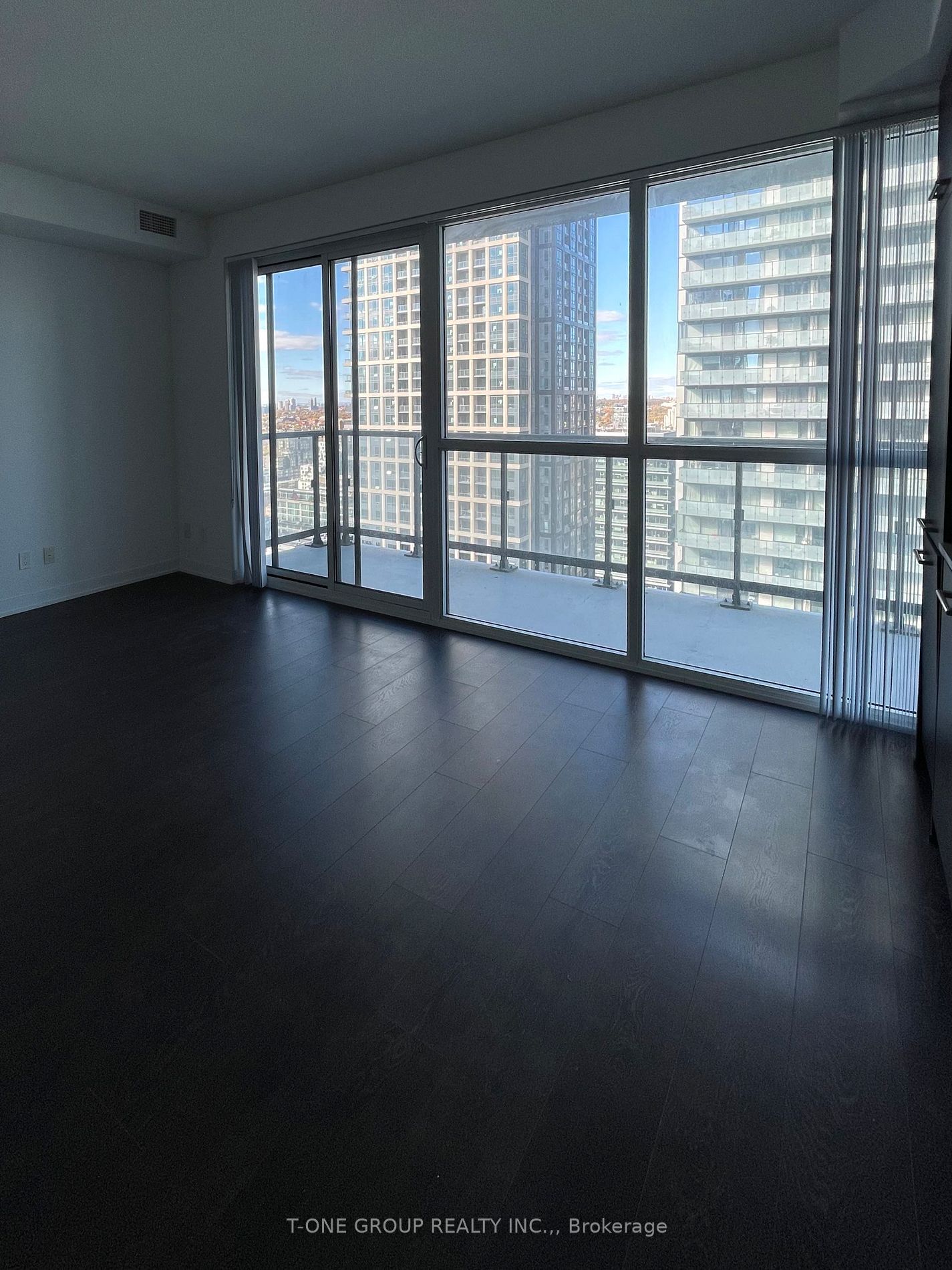 87 Peter St, unit 2807 for rent