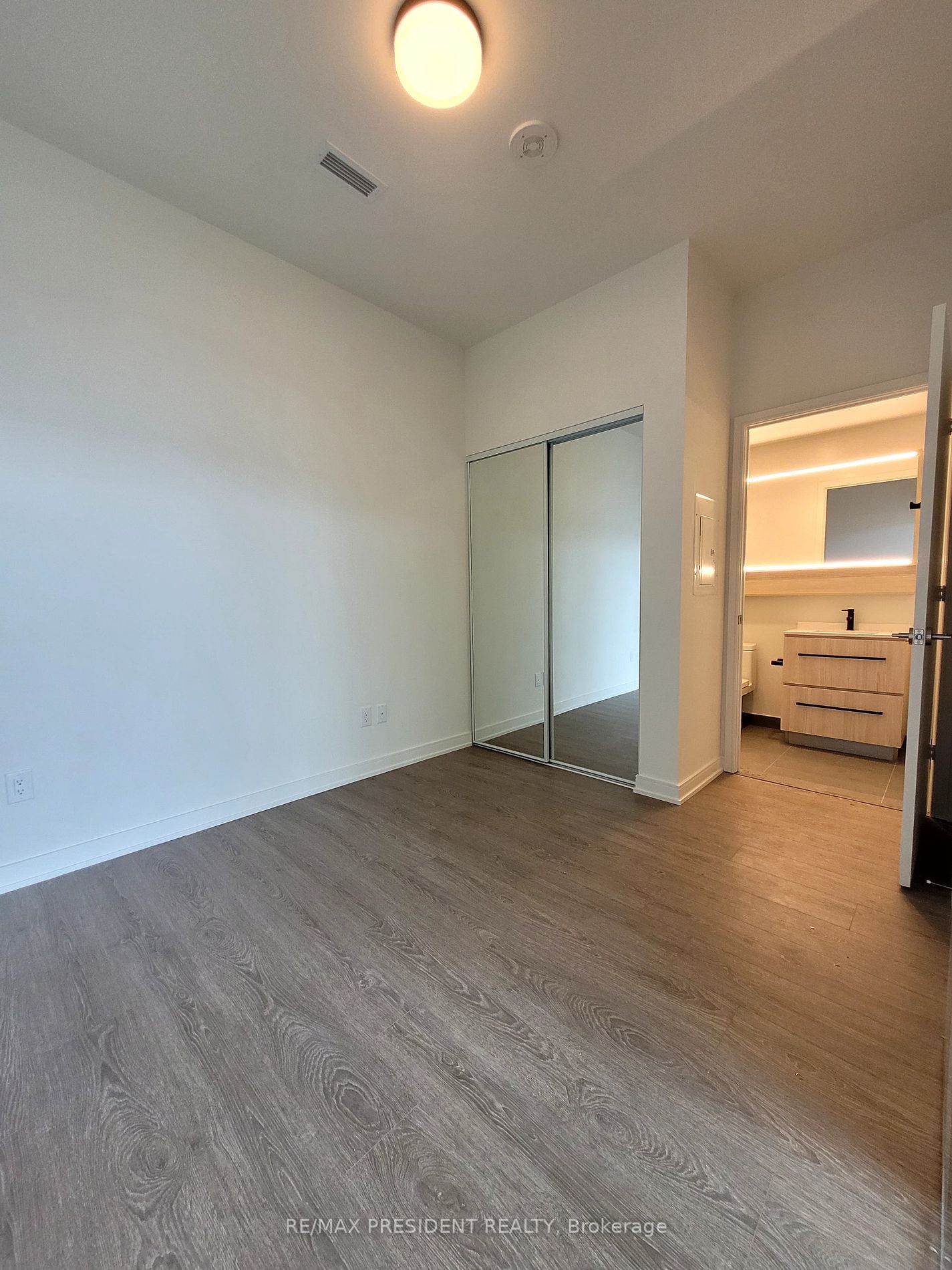 425 Front St E, unit 901 for rent