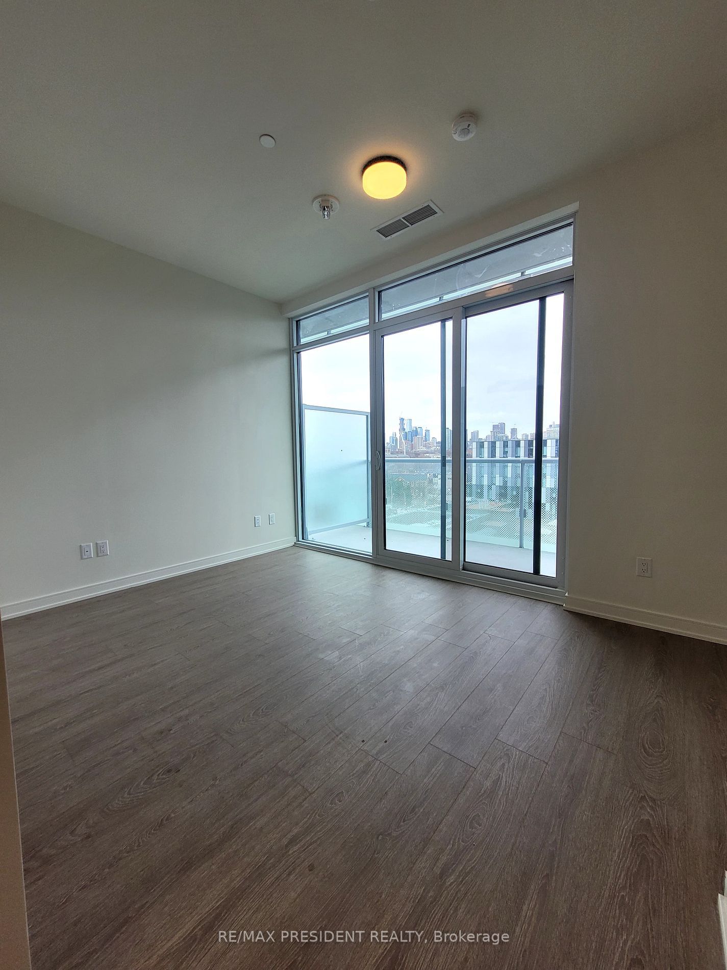 425 Front St E, unit 901 for rent