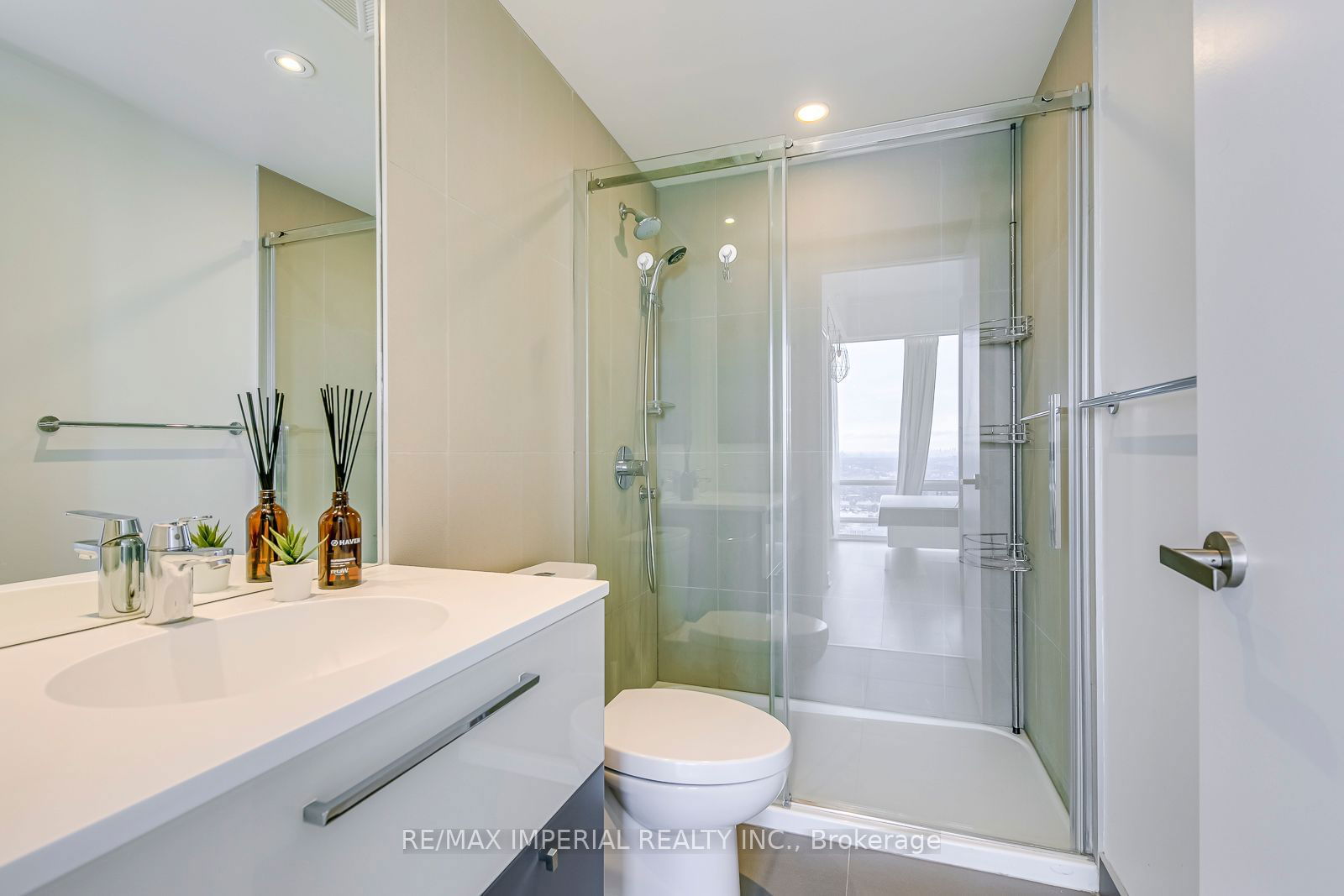 15 Grenville St, unit PH03 for rent