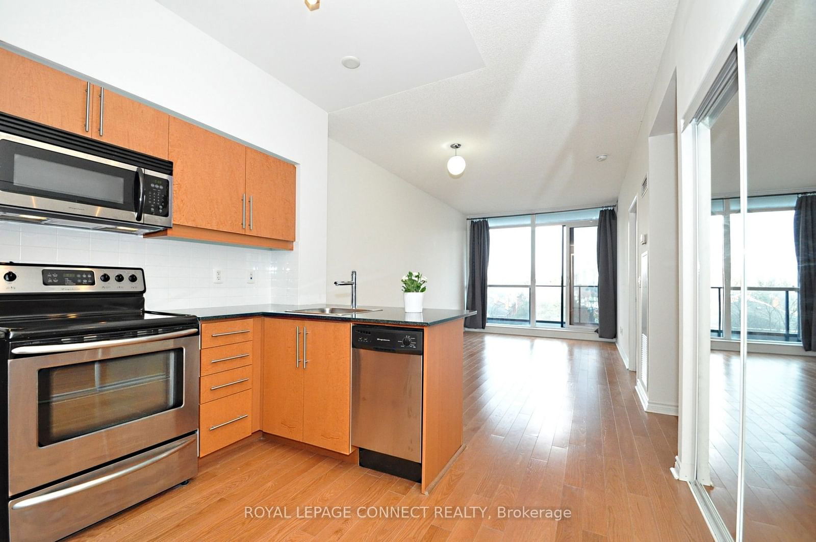 2885 Bayview Ave, unit 419 for rent