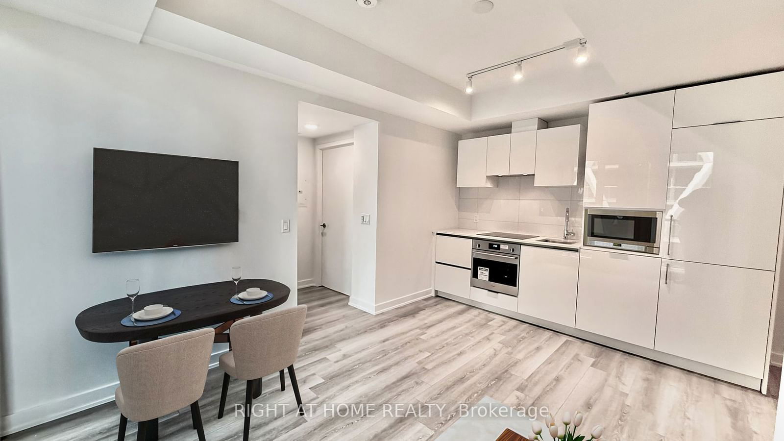 238 Simcoe St, unit 3306 for rent