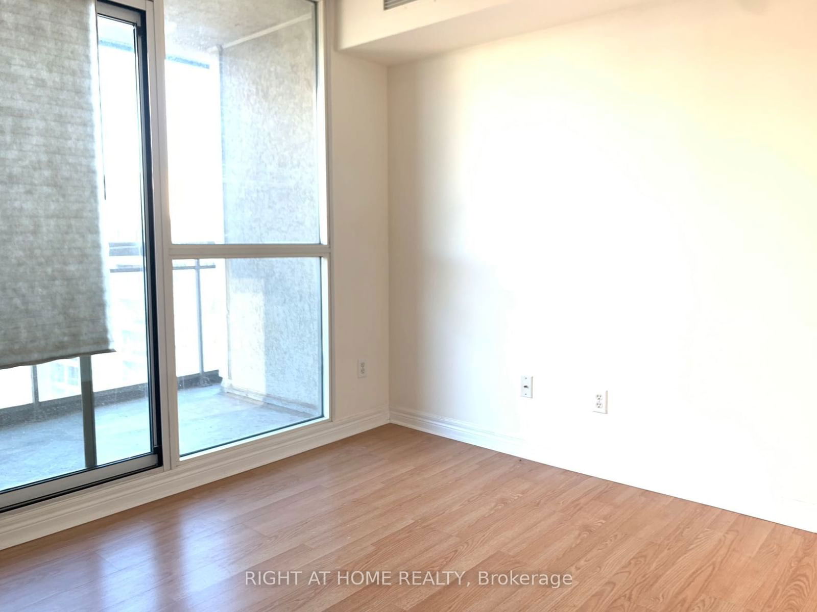 18 Parkview Ave, unit 1903 for rent