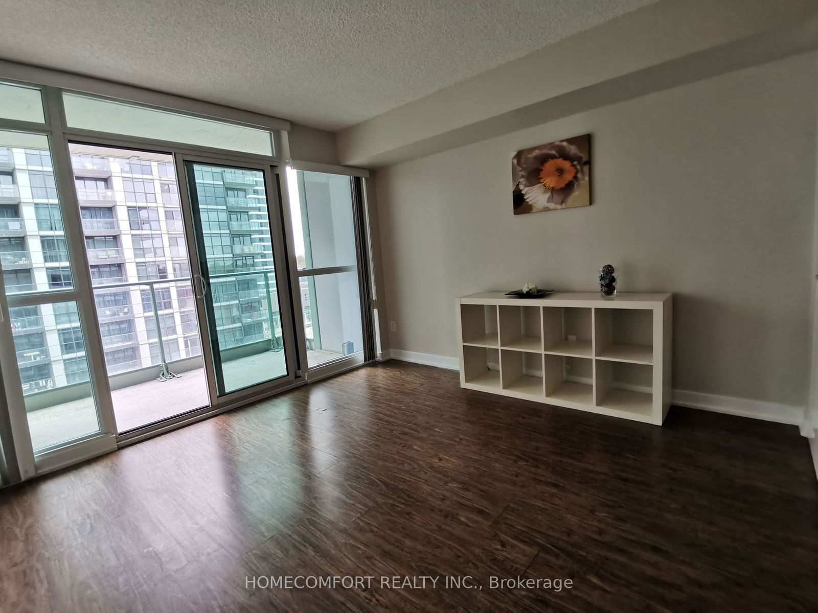 15 Singer Crt, unit 915 for rent