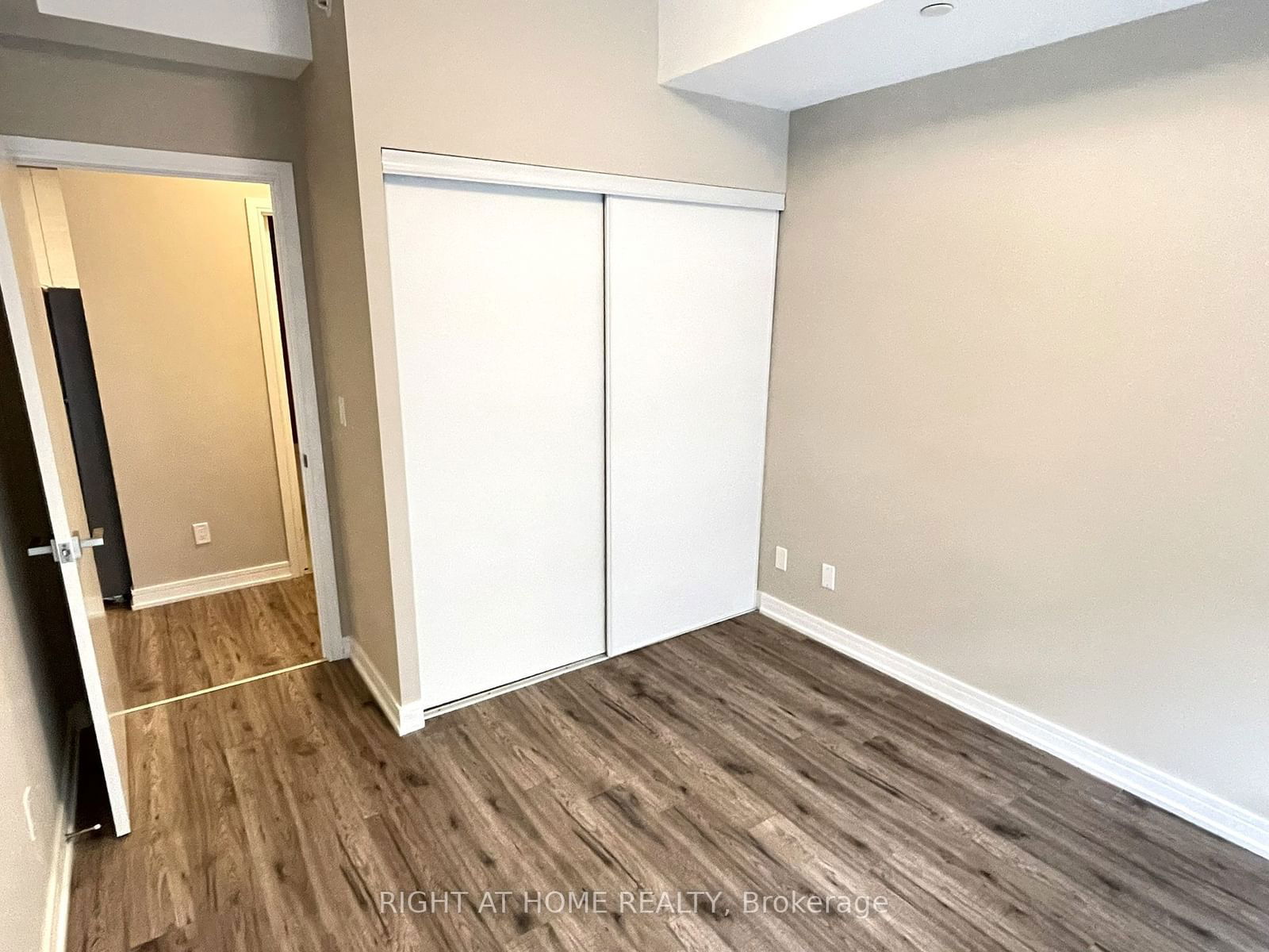 621 Sheppard Ave E, unit 216 for rent