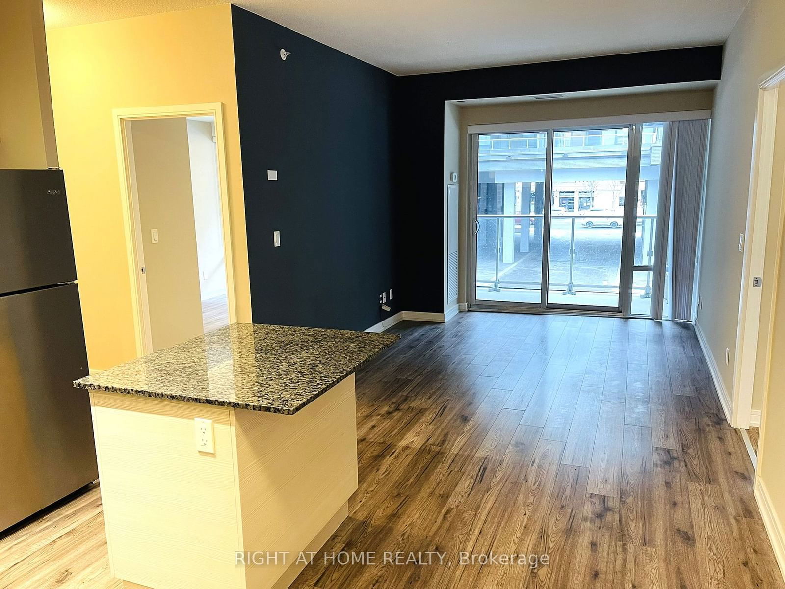 621 Sheppard Ave E, unit 216 for rent