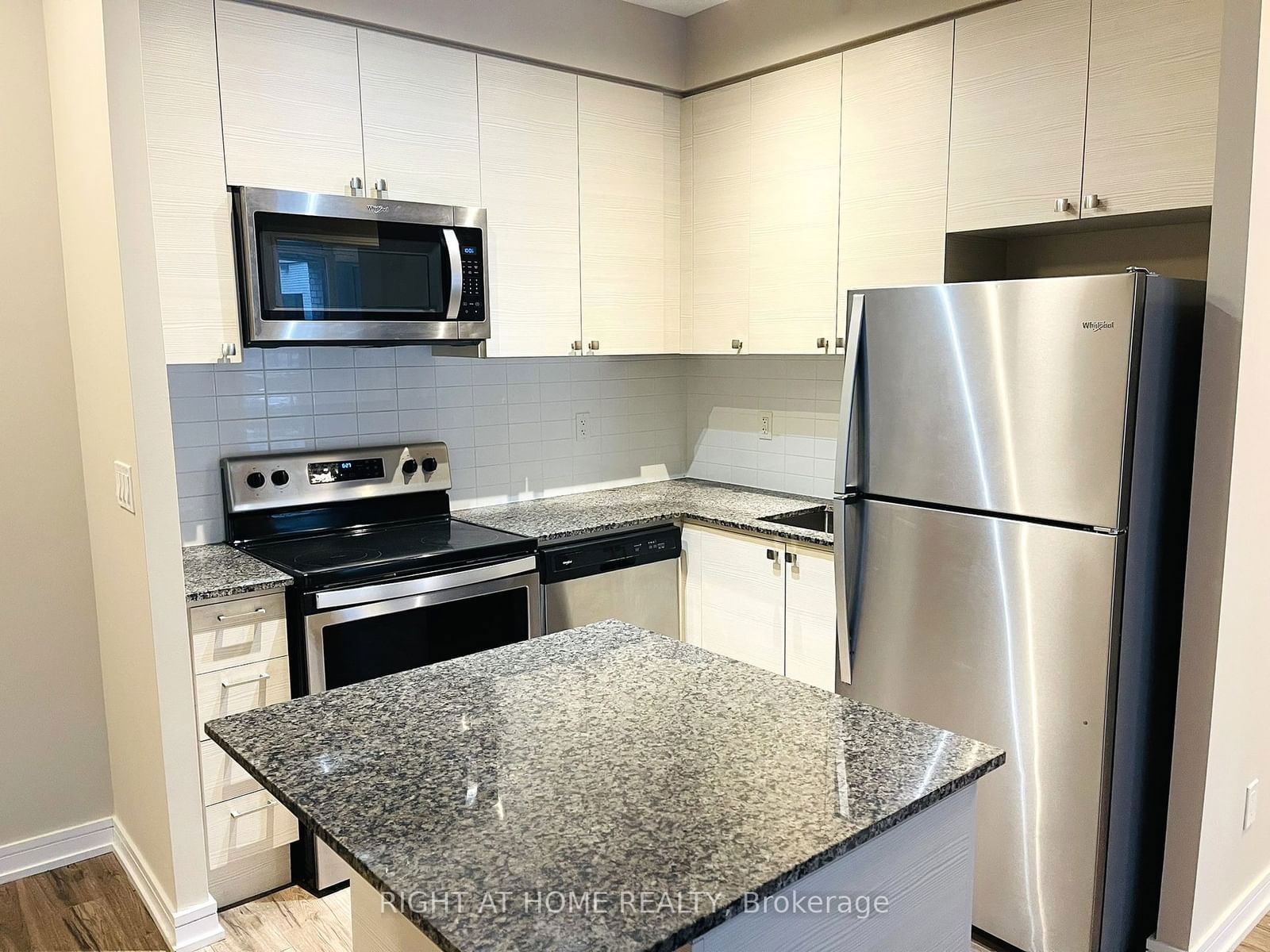 621 Sheppard Ave E, unit 216 for rent