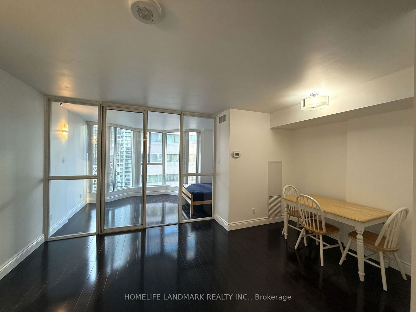 55 Centre Ave, unit 2104 for rent