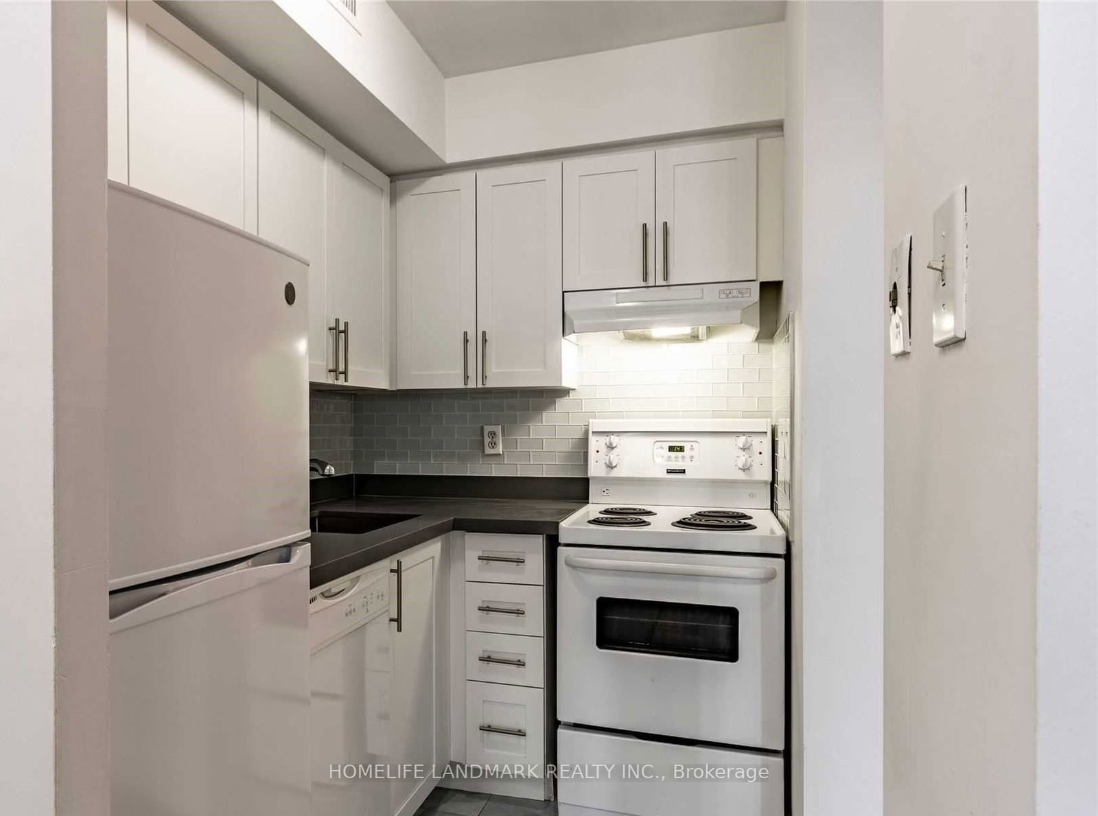 55 Centre Ave, unit 2104 for rent