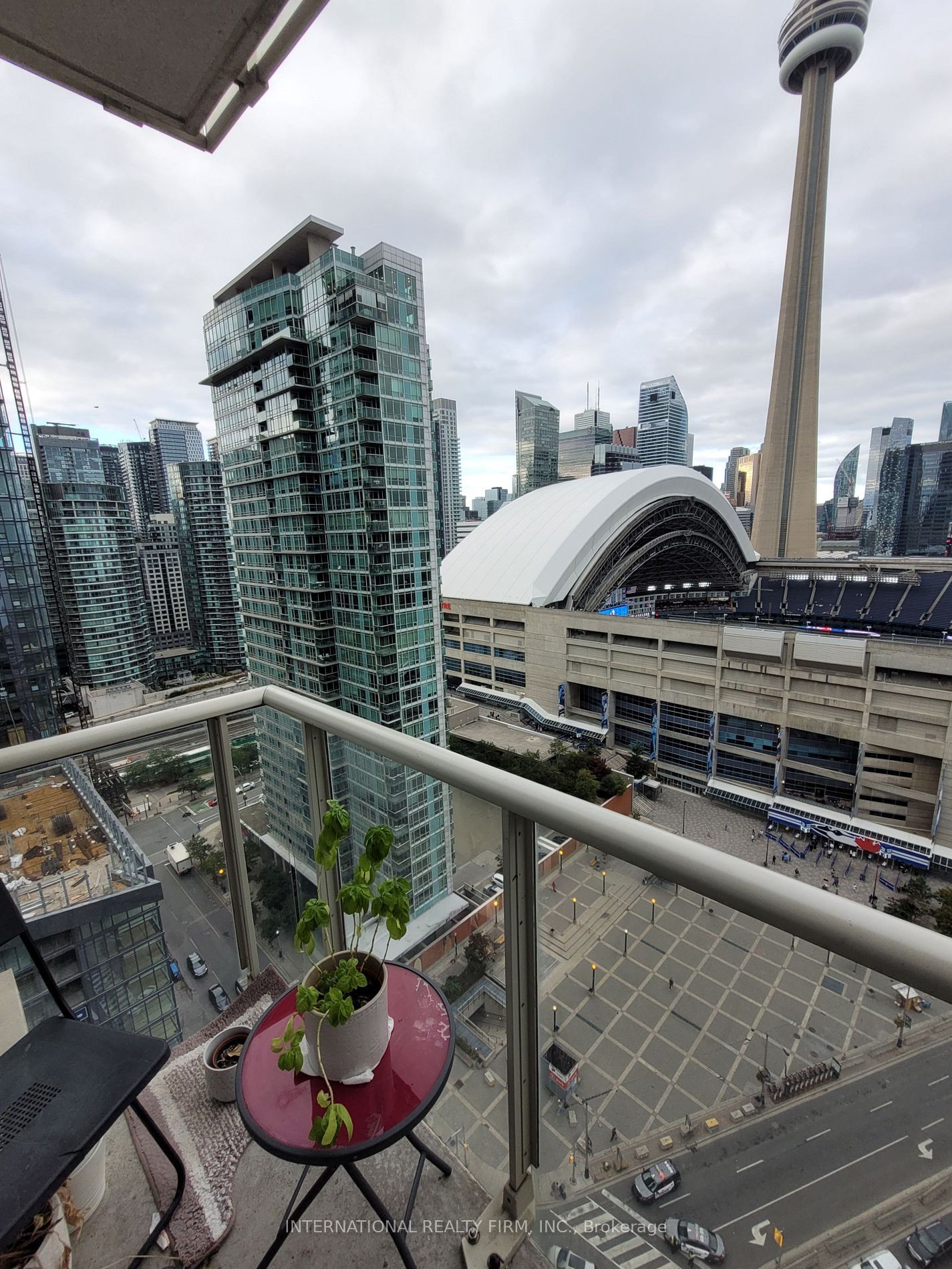 10 Navy Wharf Crt, unit 2707 for rent