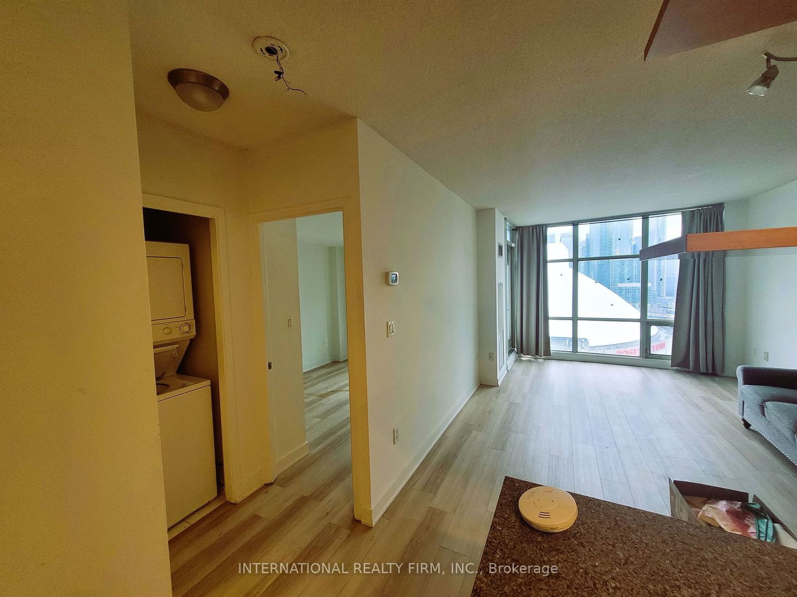 10 Navy Wharf Crt, unit 2707 for rent