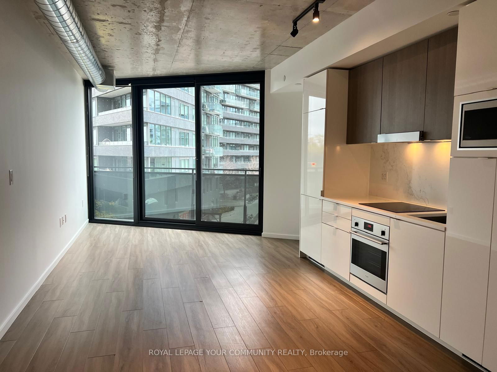 21 Lawren Harris Sq, unit 302 for rent