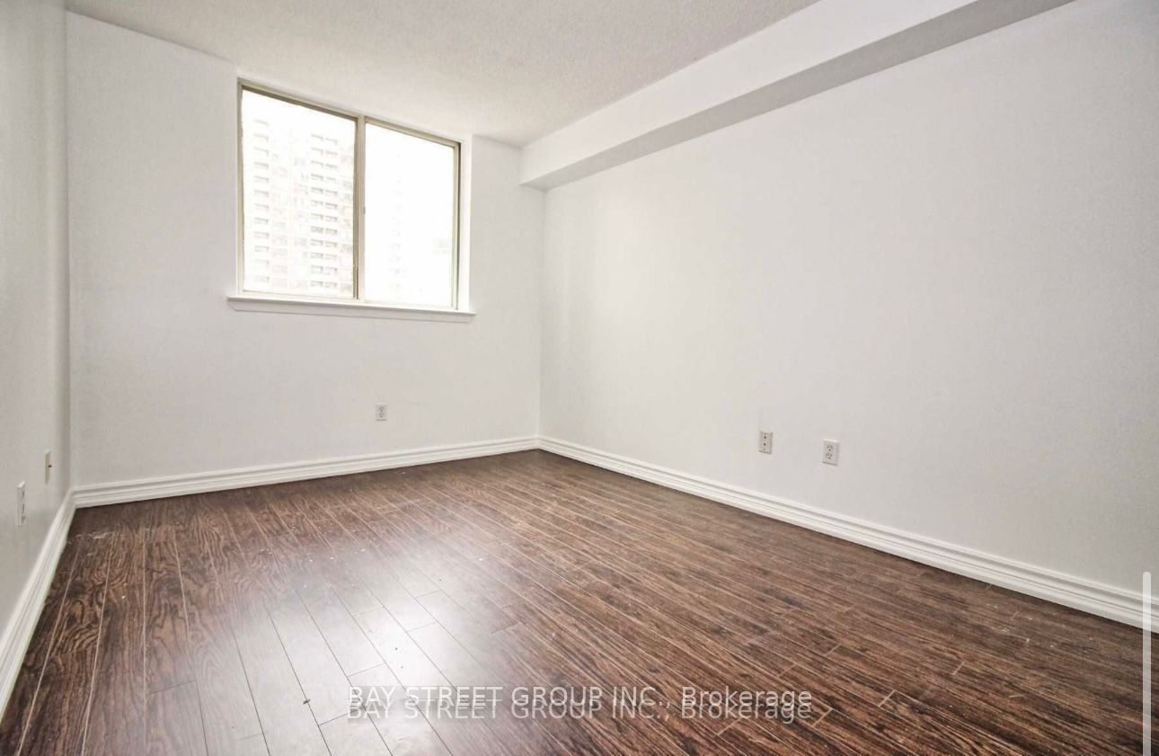 1055 Bay St, unit 616 for rent