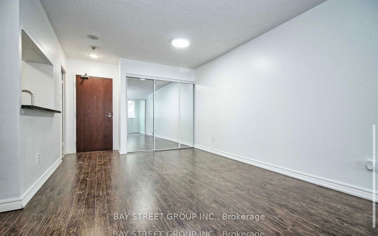 1055 Bay St, unit 616 for rent