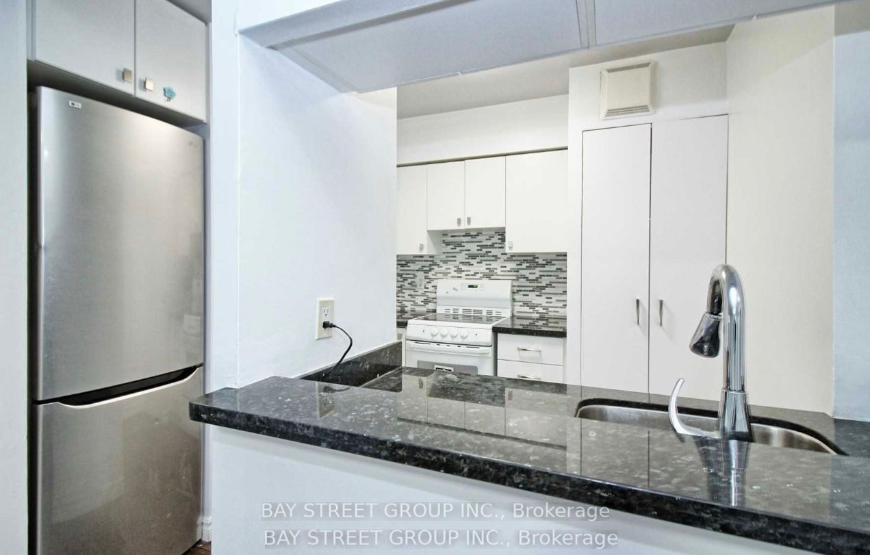 1055 Bay St, unit 616 for rent